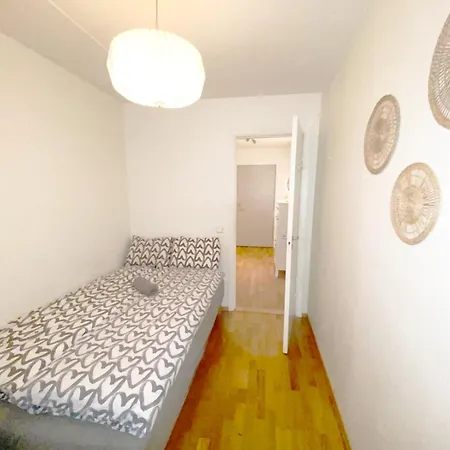 Center 2 Bedroom Flat W/ Balcony & Free Parking Apartment Oslo